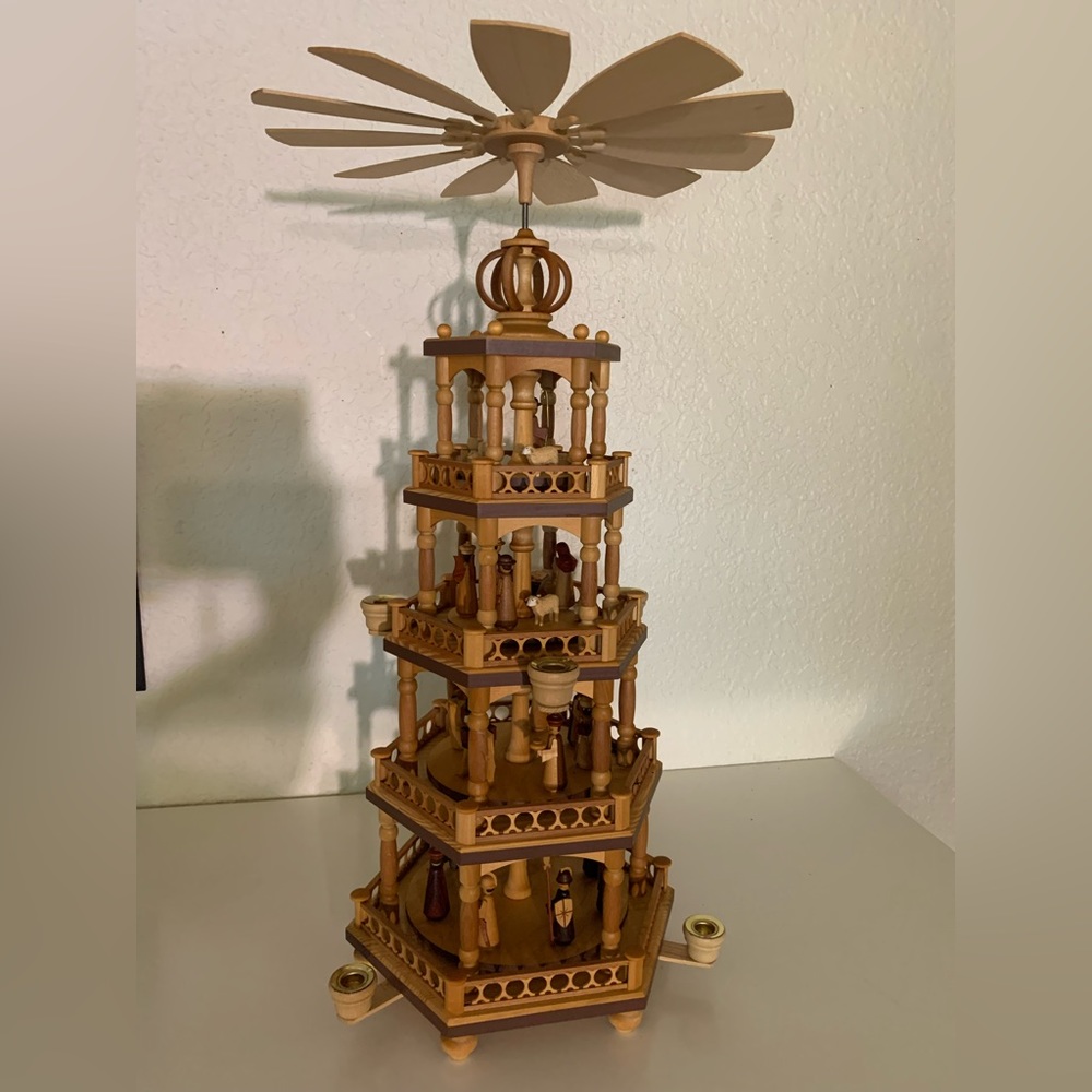 Handmade 4-Tier Christmas Pyramid Müller Kleinkunst Seiffen/Germany